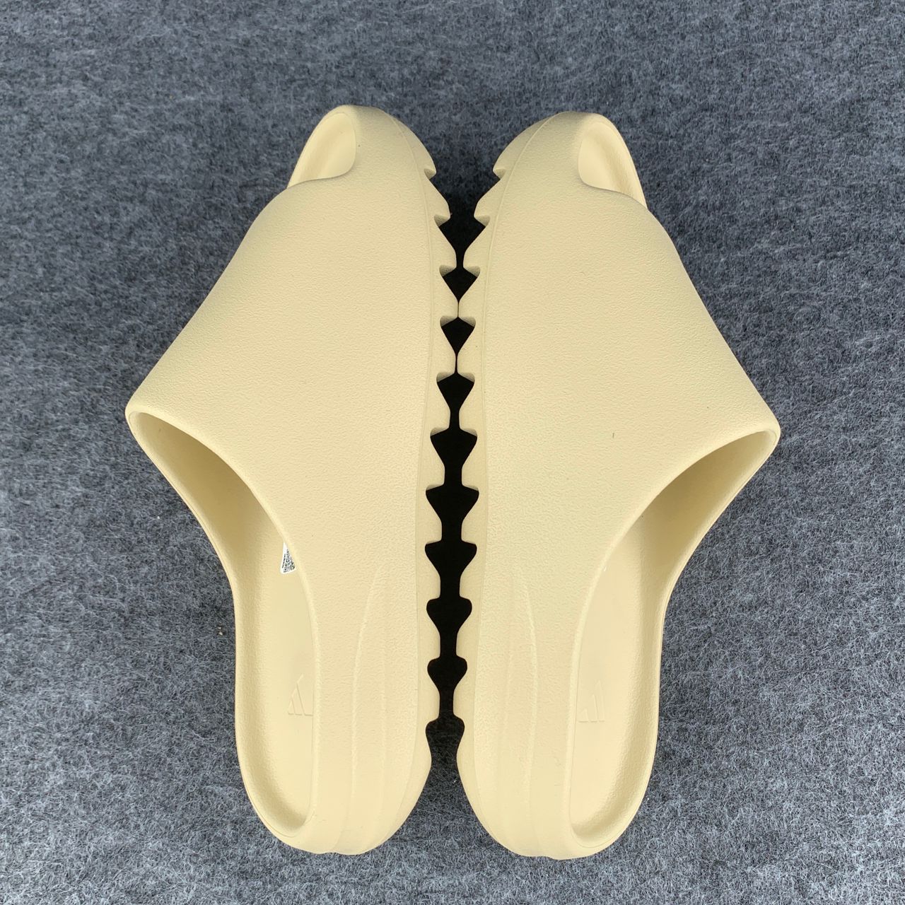 Yeezy Slides 'Bone'